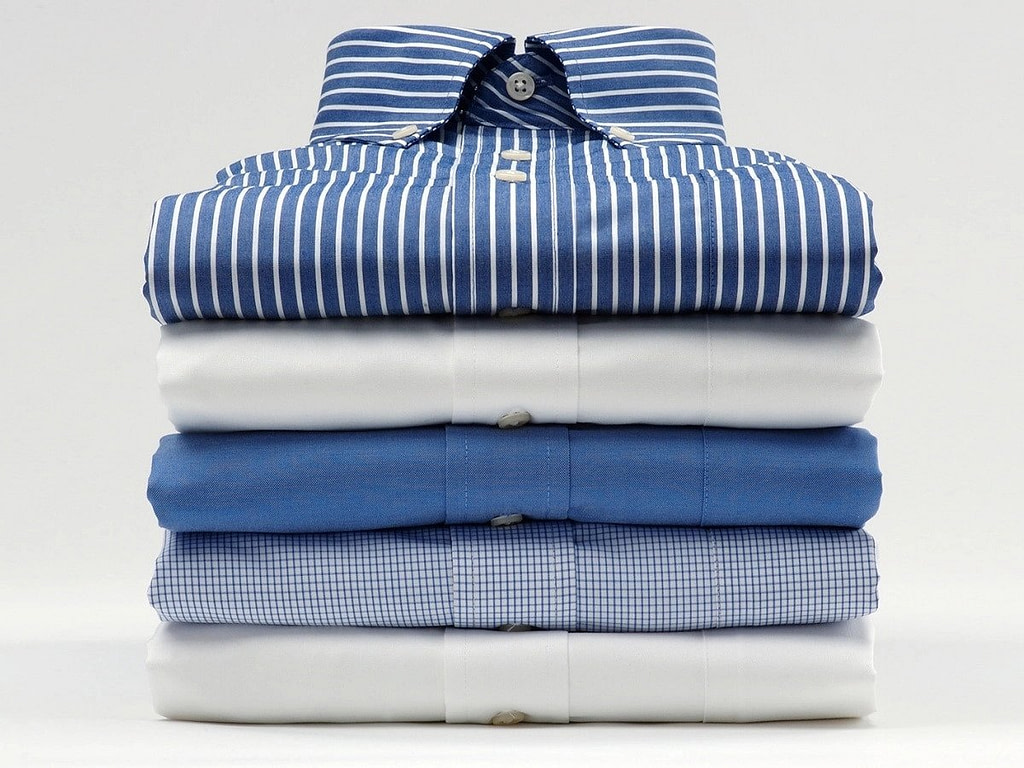 how to fold shirts for packing